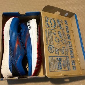 Brooks Transcend 7, Men's size 9 (Med D) sneakers